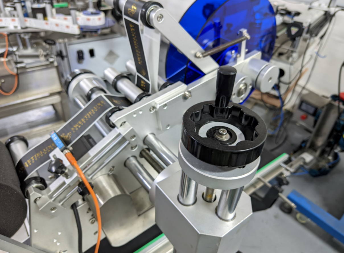 SKYONE-030PM Automatic Bag Labeling Machine for Flat Surface
