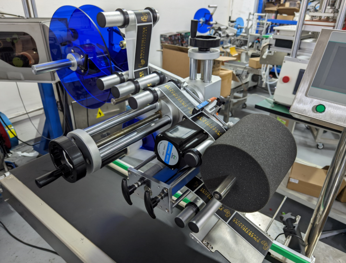 SKYONE-030PM Automatic Bag Labeling Machine for Flat Surface